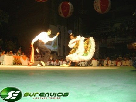 Rosa Mireya Estacio en su presentación en el Reinado Nacional del Bambuco - Neiva (2009)