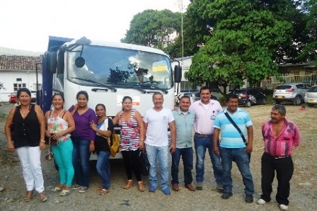 Alcalde, Concejales y comunidad de Guzmán, recibieron banco de maquinaria.