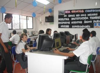 Obras de mejoramiento de salas de computo en escuelas de Villavicencio realizadas con recursos de la cooperativas de la ciudad. Foto: Archivo 