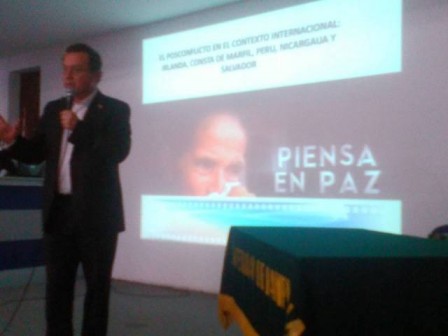 Carlos Villota santacruz, conferencia en Universidad de            Pamplona.
