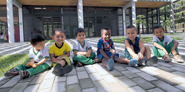 Foto: Iván Darío Quiñones. Los hijos de Ana, Emanuel (de camiseta azul y rojo) y Farid, son beneficiarios del centro de desarrollo infantil de El Tigre.