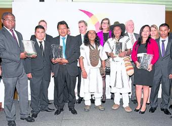 foto : http://www.entornointeligente.com/articulo/6989798/El-Premio-Emprender-Paz-entregoacute%3B-cuatro-galardones