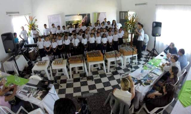 muestra artística de los niños del Centro Musical Batuta, programa de desarrollo cultural y educativo de Puerto Limón que es apoyado por Gran Tierra Energy Colombia