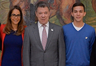 Juan Pablo Leytón en compañia de la Ministra de Educación Ginna Parody y el Presidente Juan Manuel Santos