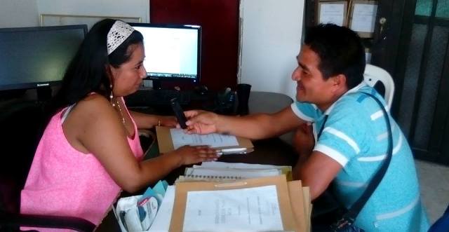 La Nueva secretaria de tránsito municipal Yuli Maribel Benavides pone orden en las calles del Municipio Valle del Guamuez. Fotografía: Cenit Producciones
