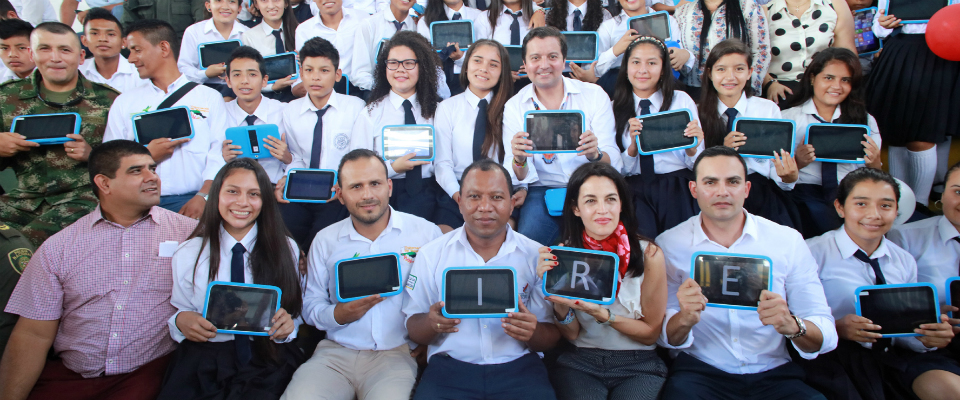 Entrega de 3.200 tabletas y computadores en Putumayo