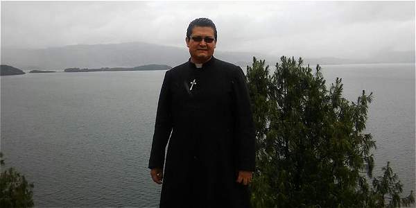 Foto: Facebook El sacerdote José Ómar Zapata Betancourt, condenado por la Corte Suprema de Justicia.
