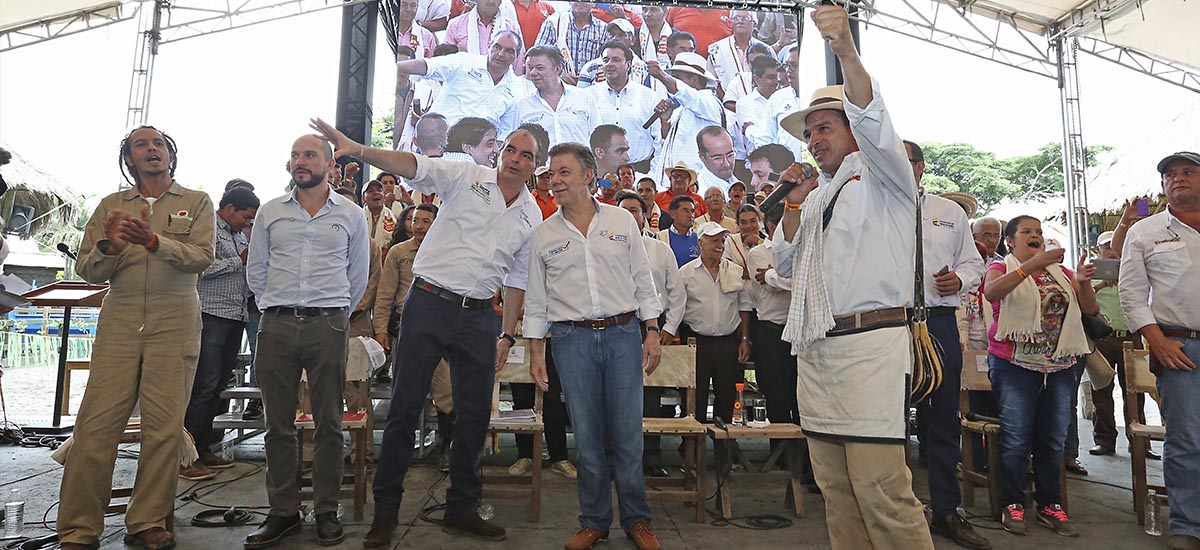 El Presidente Santos y el Ministro Iragorri expresaron que los campesinos son los primeros beneficiados del posconflicto pues con un campo en paz se crean mejores oportunidades de desarrollo.
