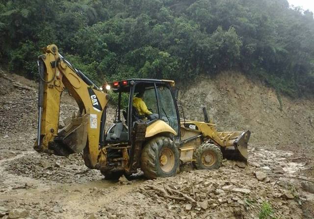La carretera que de San Francisco (Putumayo) conduce a Pasto (Nariño), está llena de abismos, por lo que es peligrosa para los transportadores. Foto: Oscar Iván López Escobar en Facebook.