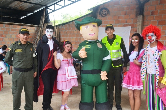 Ambiental y Estudiantes de Saneamiento Ambiental en el barrio San Miguel