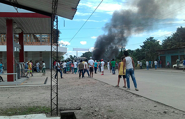 El domingo 14 de agosto se presentaron disturbios en San Miguel, en el marco de las protestas campesinas que surgieron por diferentes motivos alusivos a la sustitución de cultivos de uso ilícito. Foto: Cortesía de Alianza Departamental Mujeres Tejedoras de Vida.