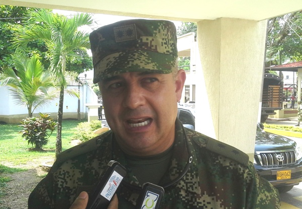 General Francisco Javier Cruz, comandante de la Sexta División del Ejército .