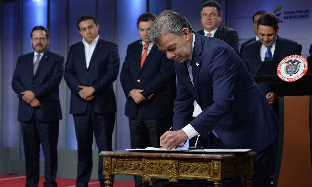 El Presidente Juan Manuel Santos sanciona el código de ética y disciplinario del congresista, con el que los parlamentarios tendrán reglas claras de comportamiento y control interno.