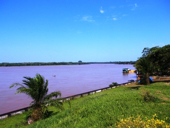 El río Putumayo frente a Puerto Leguízamo