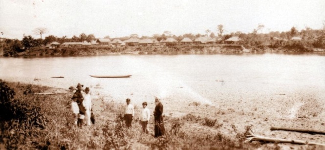 El río Putumayo cuando pasaba frente a Puerto Asís. (Archivo antiguo Vicariato Apostólico de Sibundoy-1928)