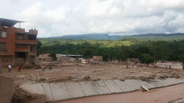 Mocoa- Colombia, sector Barrio La independencia que fue arrasado por la avalancha; al fondo el bosque donde sucedieron los hechos narrados en esta crónica