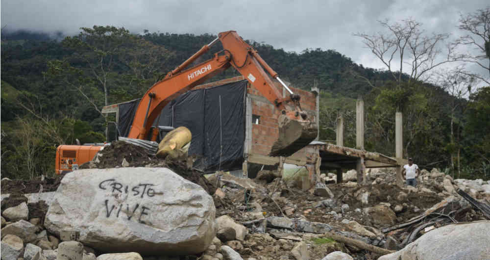 Una sola retroexcavadora sigue en los trabajos de búsqueda de cadáveres en Mocoa. Fotos: Diana Rey/SEMANA Foto: Diana Rey/ SEMANA