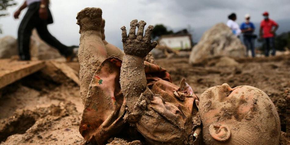 La tragedia golpeó fuertemente a los niños, pues 102 murieron y decenas resultaron heridos. Foto: Santiago Saldarriaga / EL TIEMPO
